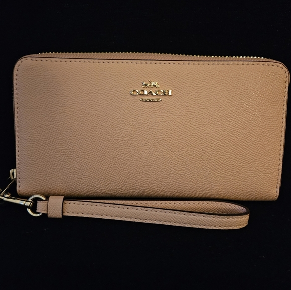 Coach Light Pink/Faded Blush Wristlet Wallet-Pebble Leather with Gold Hardware - Picture 1 of 9